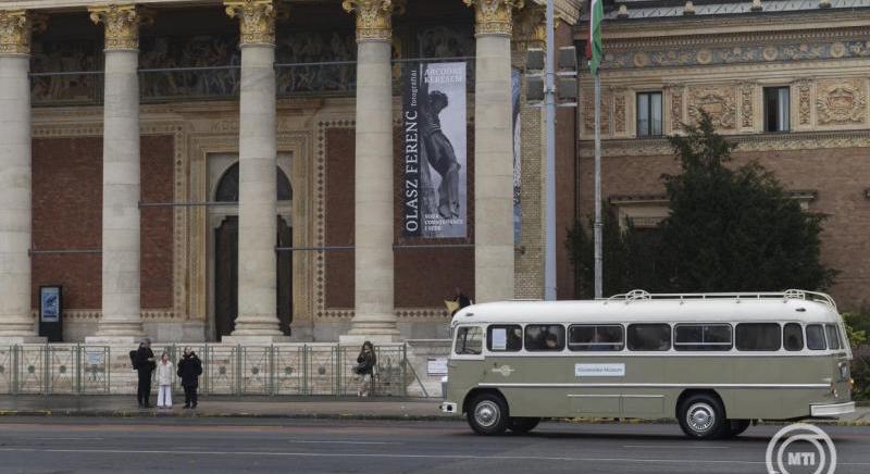 Öreg Ikarus buszokkal lehet buszozni hétvégeken