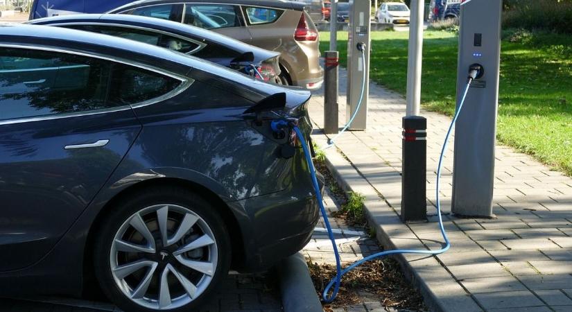 Áram nélkül maradhatnak az elektromos autósok a Balaton partján – ez a nap leállít mindent