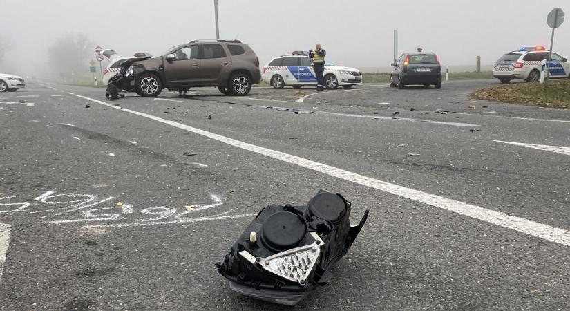 Kereszteződésben csapódtak egymásnak az autók Zalában