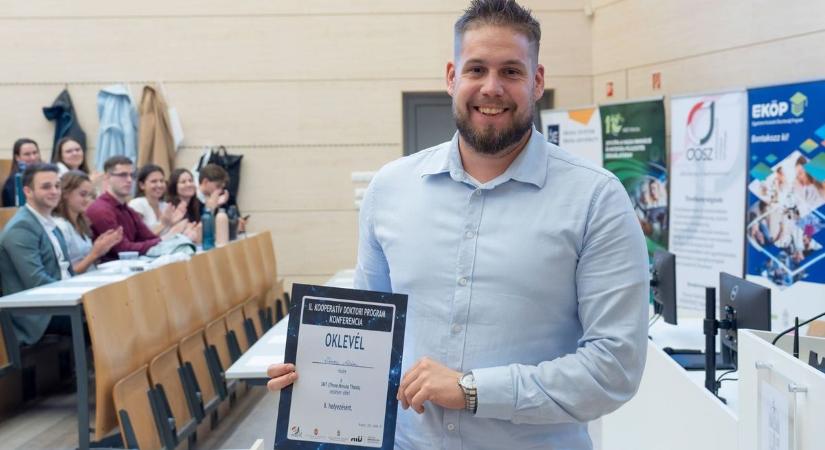 3MT verseny: fogászati implantátumokat vizsgáló kutatásával ért el második helyezést a Széchenyi István Egyetem doktorandusza