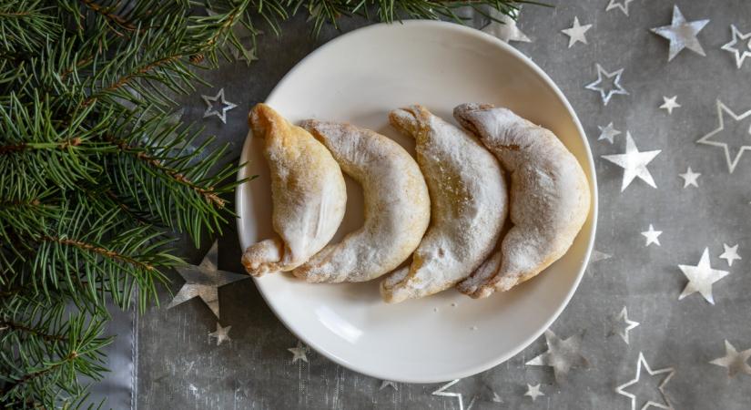 Így készül a hagyományos hókifli zsírral és tejföllel - Vaníliás, lekváros, mandulás és omlós diós hókifli receptek karácsonyra