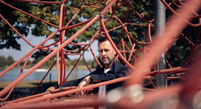 A Depeche Mode dobosát is meggyőzte Petke Balázs