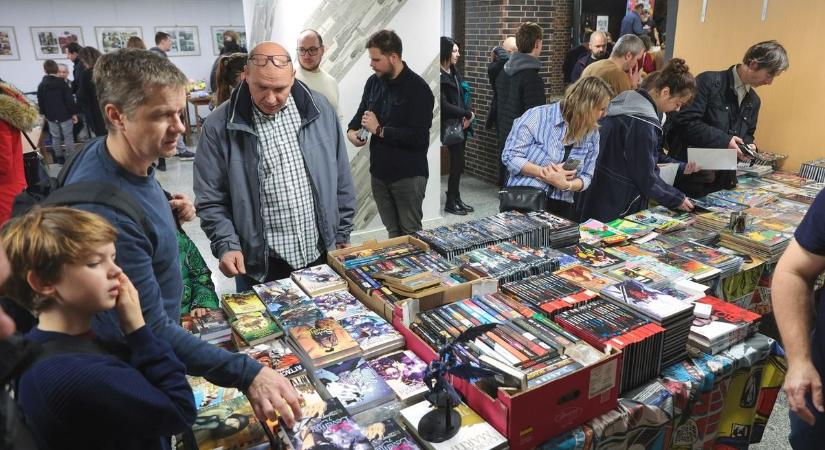 Képregényparadicsom a Somogyi-könyvtárban, tömegek lepték el a Szegedi Képregényfesztivált – galériával
