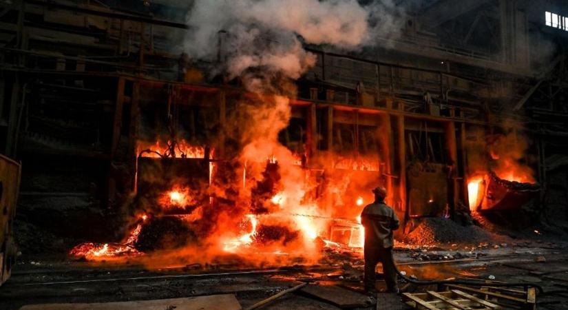 Sorban robbannak az ukrán sínek, vonatok, állomások, a Sahed drónok már az egyes mozdonyokat is célba veszik