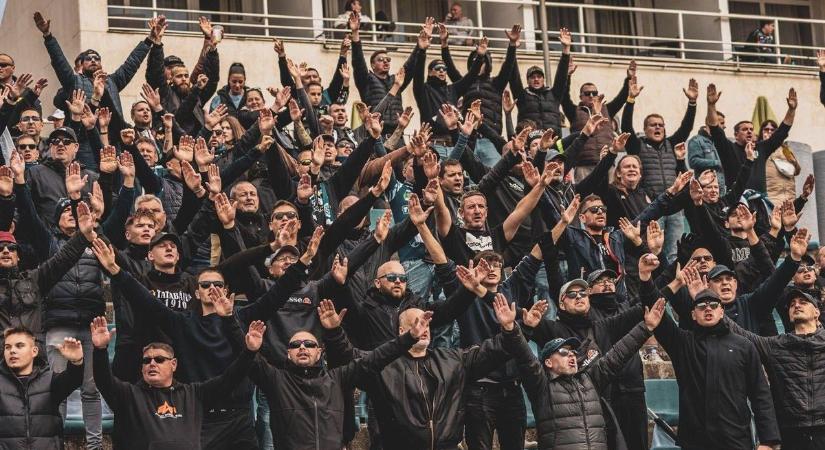 A lelátóról a gyerekekért – így segít a rászorulókon Bányász Baráti Kör jótékonysági akciója