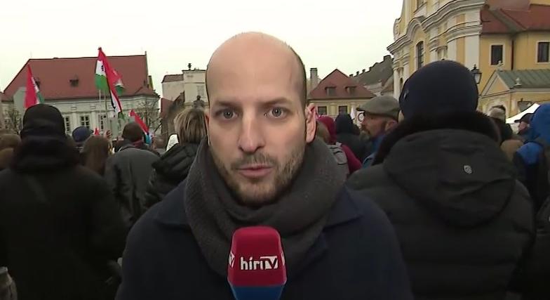 Magyar Péter szimpatizánsai élő adás közben lökdösték a Hírt TV operatőrét  videó