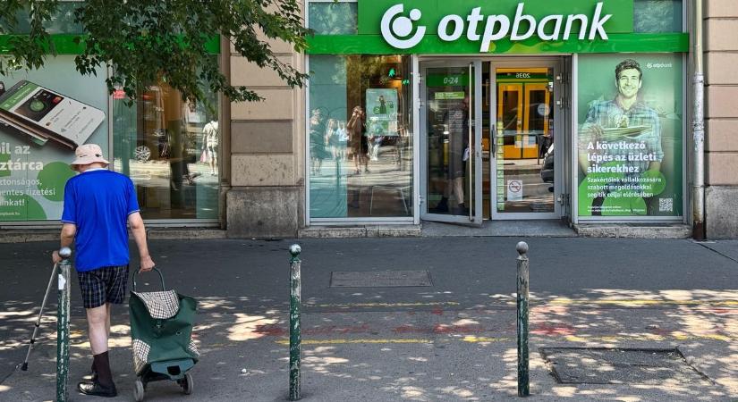 Több tízezer forintot takaríthatnak meg a nyugdíjasok, ha a számukra megfelelő bankszámlacsomagot választják