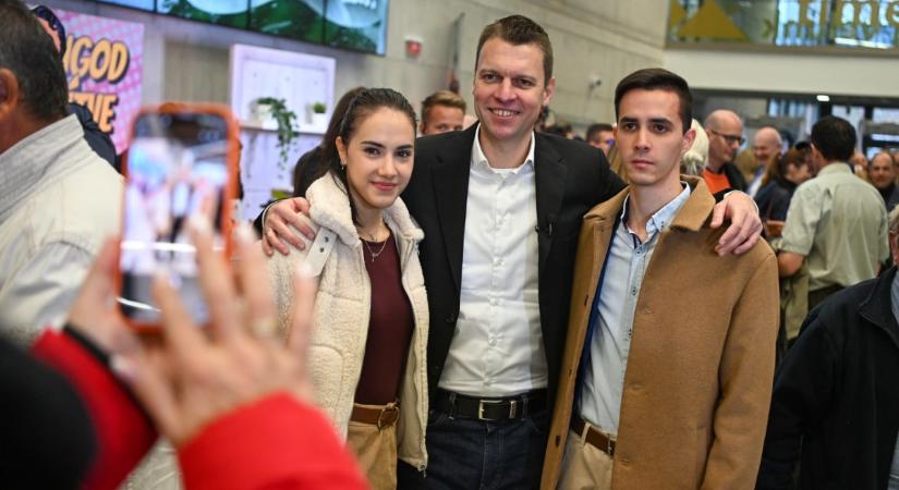 Menczer Tamásnak azt mondták a hangok, hogy Orbán Viktort senki nem tudja irányítani