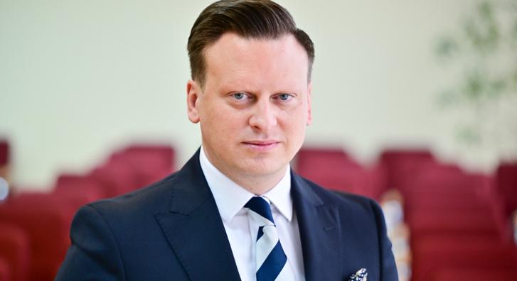 Nemzetbiztonsági fenyegetést miatt tíz évre kitiltott egy orosz rappert Litvánia