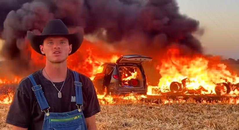 Lángoló autó buktatta le az autós influenszert