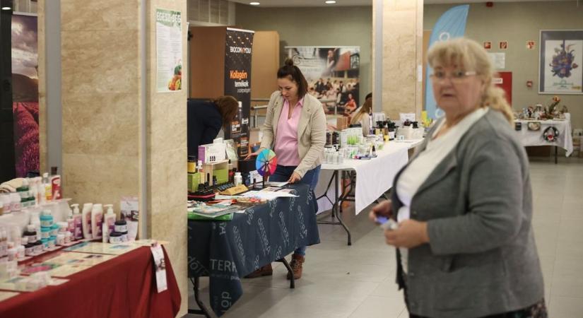 Miért vágyunk többre a hagyományos ellátásnál? – Erős üzenettel tért vissza az egészségnap (galéria)