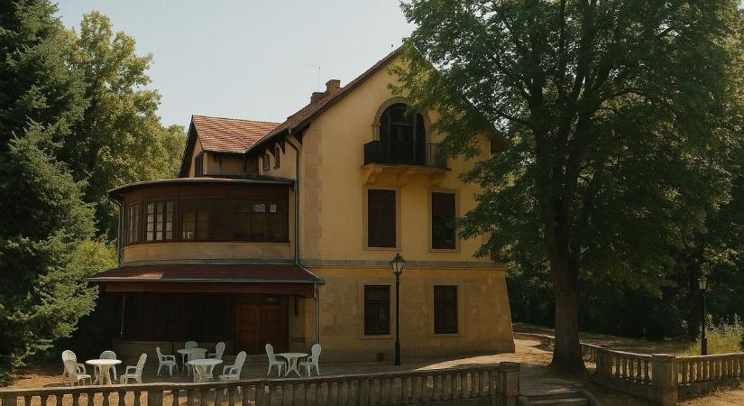 Eladó a fonyódi villasor egyik történelmi villája – a legenda szerint Puskás is betért ide
