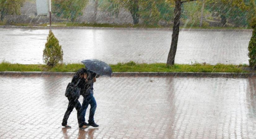 Egy ember meghalt a vihar miatt Portugáliában, árvízveszély van Angliában és Wales-ben