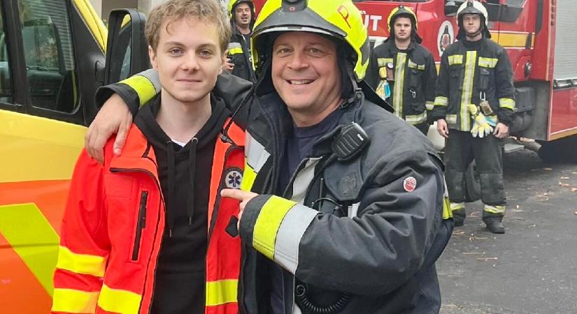31 év után először dolgozott együtt mentős fiával a tűzoltó őrnagy