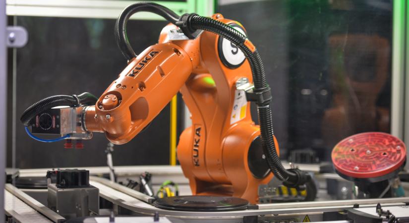 Bajban a német gépgyártás - Nagy leépítés jön a Kukánál