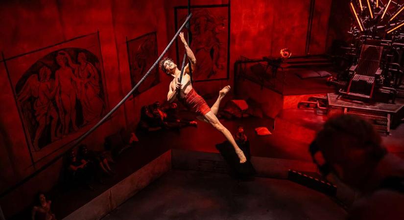 Ki itt belépsz, felejts el mindent, amit a színházról gondoltál – megnéztük a Recirquel Walk My World című produkcióját