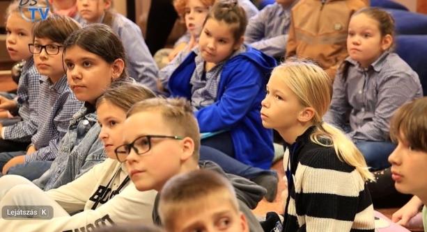 DSTV: szóforgatók, betűvetők a könyvtárban