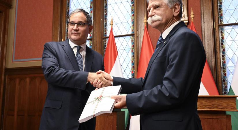 Hitelből osztogatna, megkezdte a még életbe sem lépett 2026-os költségvetési törvény rendeleti átírását az Orbán-kormány