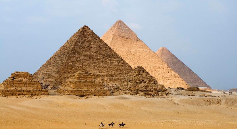 A hátsókertben épített piramist egy amerikai férfi