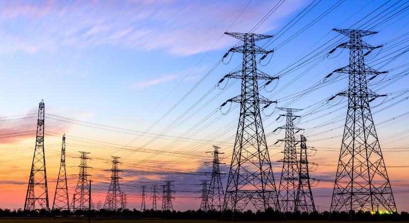 Tragikus módon halt meg egy 16 éves fiú – lezuhant egy magasfeszültségű oszlopról