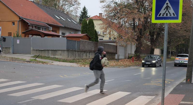 Újabb gyalogátkelő a biztonságos közlekedés érdekében