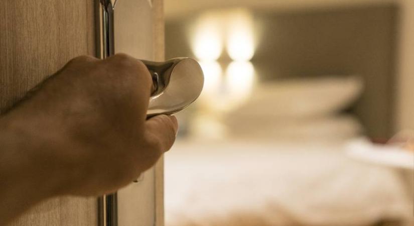 Nyitva hagyod a háló ajtaját éjszakára? Meglepő dologról árulkodik a szokás