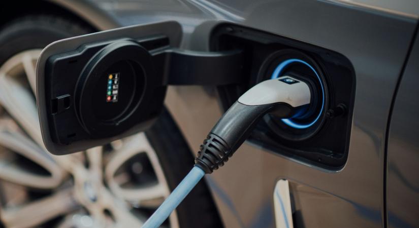 Jöhet a 12 perc alatt feltölthető elektromos autó?