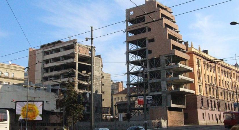 Az adófizetők eurómillióiba kerül majd a Vezérkar épületének bontása