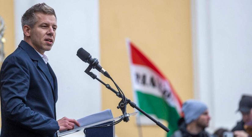 Vágja a centit Magyar Péter, Orbán fekete kordon mögött találkozott híveivel Győrben (FOTÓK)