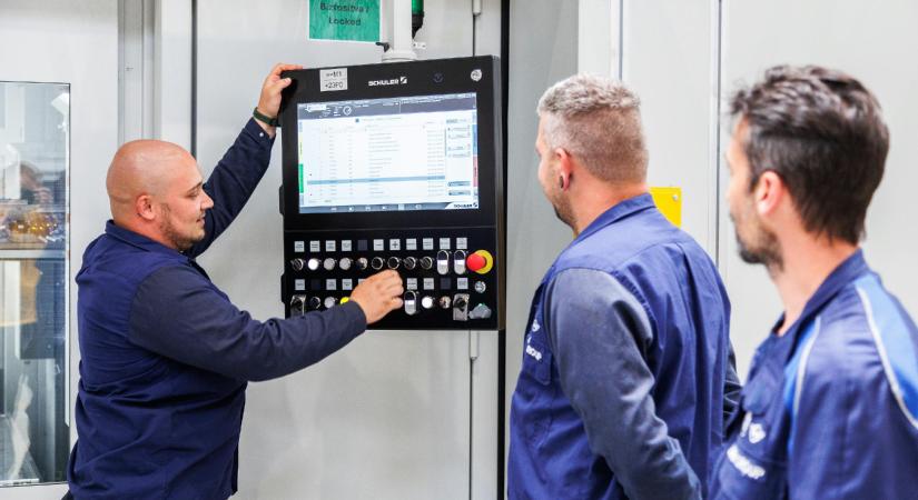 Kétharmados feladat 2030-ig: élet-halál kérdése a cégeknél, hogy képzik-e dolgozóikat