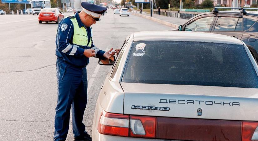 Elengedik a büntetést, prémiumot is kaphat, ha valaki tárgyalás helyett bevonul az orosz hadseregbe