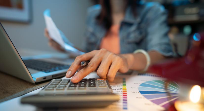 Családi pótlék utalás 2025 december: mikor jön a decemberi családi pótlék, írják jóvá az összeget?