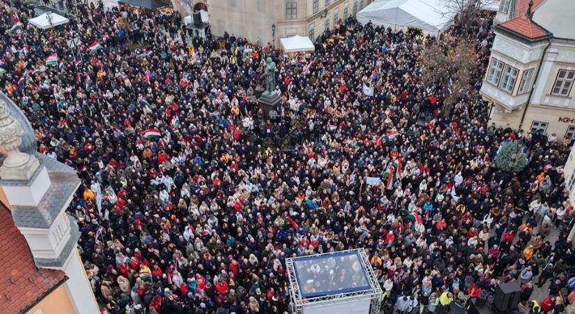 Orbán háborús vészhelyzetről, Magyar Péter kormányváltásról beszélt Győrben