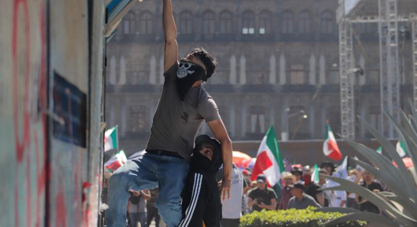 Mexikóban is forrong a Z generáció, erőszakos tömegtüntetéssel tiltakoztak az elnök ellen