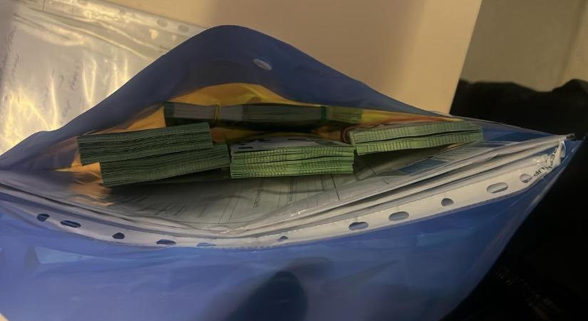 Az „Ungvár” határátkelőn egy ukrán férfi 1 millió hrivnya értékű be nem jelentett valutát veszített el