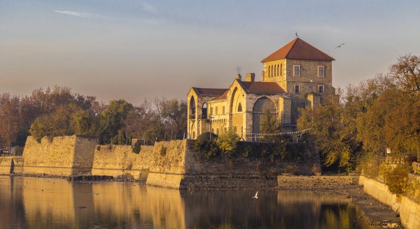 Varázslatos, lassú séták és meseszép táj vár Budapesttől egy órányira: itt találsz igazi feltöltődést hétvégén