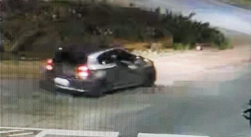 Céges autóval driftelgetett egy sofőr Biatorbágyon a körforgalomban, lebukott