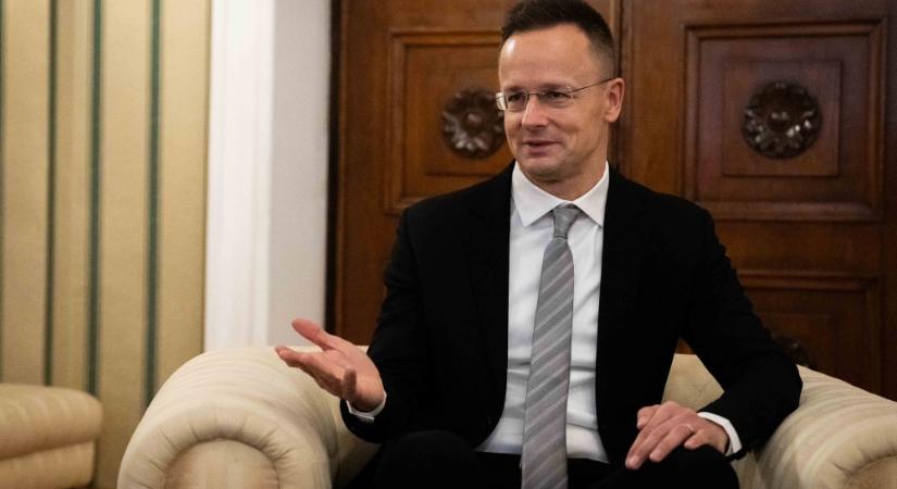 Szijjártó Péter egyéves hosszabbításról tett bejelentést
