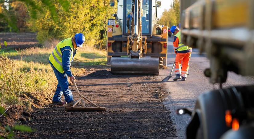 Kap pár száz méter új aszfaltot Debrecen