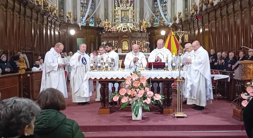 „Egyesítsük szívünket népünk lelki megújulásáért és esedezzünk a világ békéjéért”