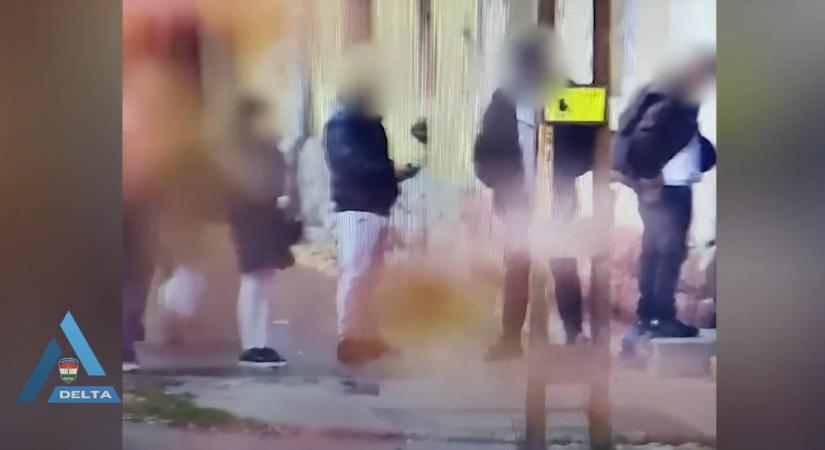 Az utcán álltak sorban a vevők, hogy kristályt vegyenek egy díler alsónadrágjából