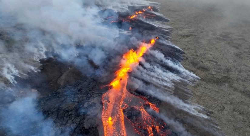Kitört a rettegett vulkán, riasztás lépett életbe (VIDEÓ)