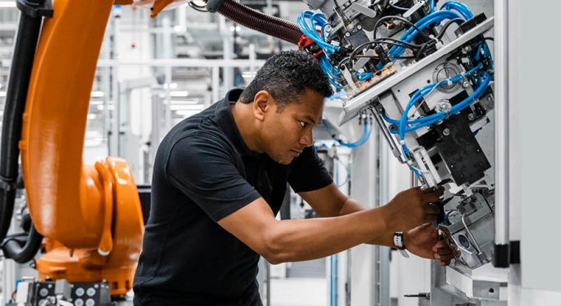 A Tether milliárdos befektetéssel egy új világot épít