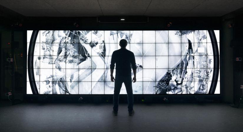 Ha nem sokára úgyis kipusztulunk, legalább hagyjuk szafírba mart történetünket a Hold porában