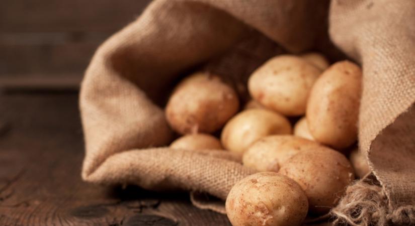 Ha ezt teszed a krumpli közé, a burgonya tavaszig eláll majd anélkül, hogy kicsírázna