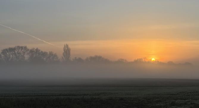 Éles határon táncol a köd