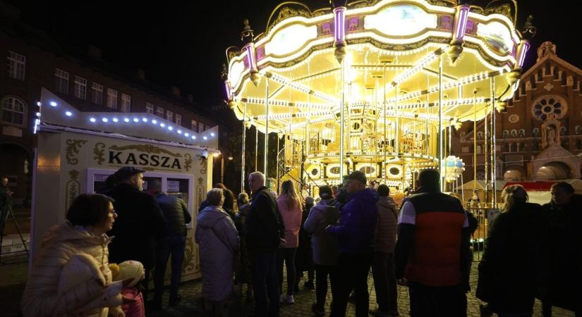 Beindult a retró körhinta Szegeden, lenyűgöző videó és fotók a cikkben