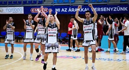 Fantasztikus negyedik negyedet produkálva, 17 pontos hátrányból állt fel a PVSK-Veolia