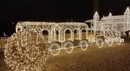 Varázslatos fényerdő a Zsolnay Negyedben