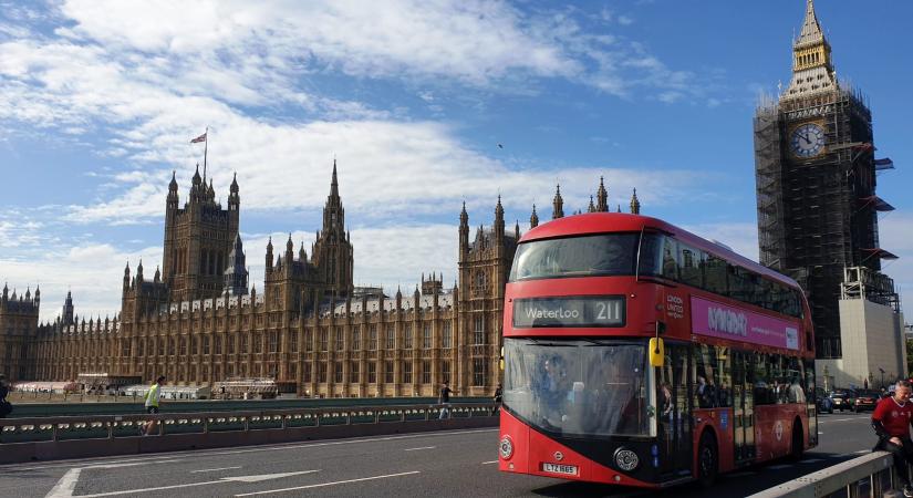 Vége a mennyország-jegynek: a britek kirántják a szociális biztonsági hálót a menedékkérők alól